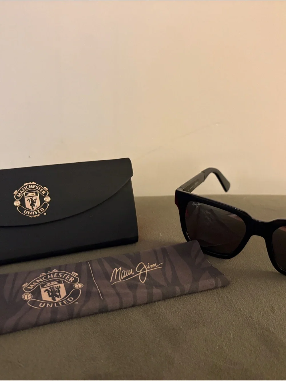 Maui Jim Mongoose MJ540-02UTD Manchester United Sunglasses Black / Neutral Grey